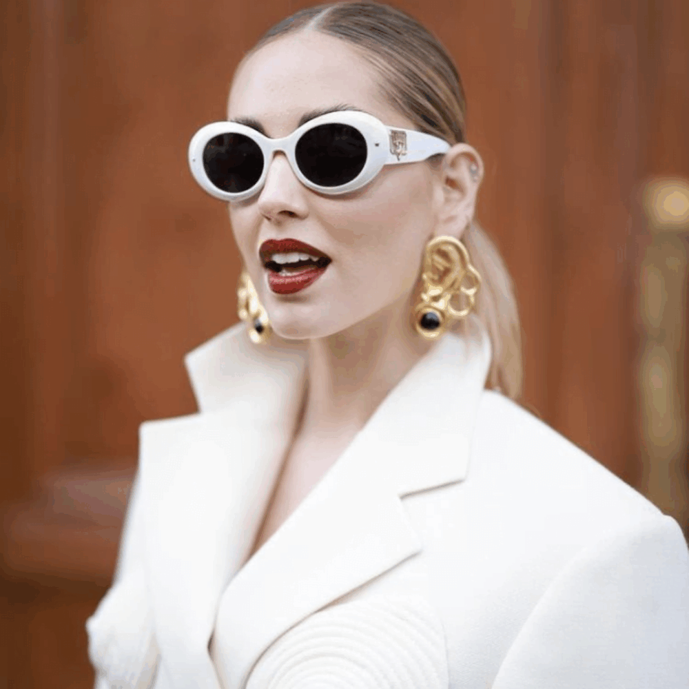 Lunettes de soleil Chiara Ferragni 7004-S femme – monture oversize blanche glossy, strass eyelike, verres gris UV 100 %