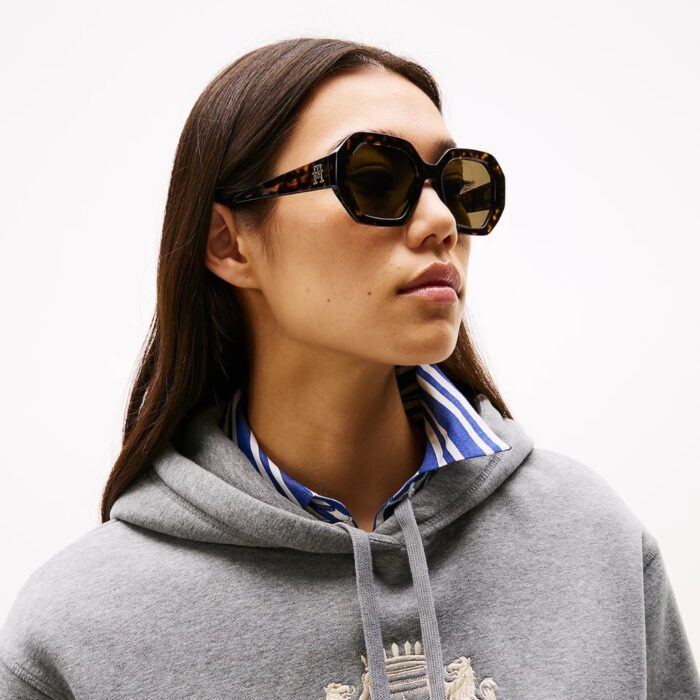 Lunettes de soleil Tommy Hilfiger TH 2155/S couleur noire pour femme – modèle rectangulaire