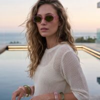 Lunettes de soleil pastel femme Le Specs Outta Love monture rose pêche transparent et verres verts Azzabi Optic Tunis.