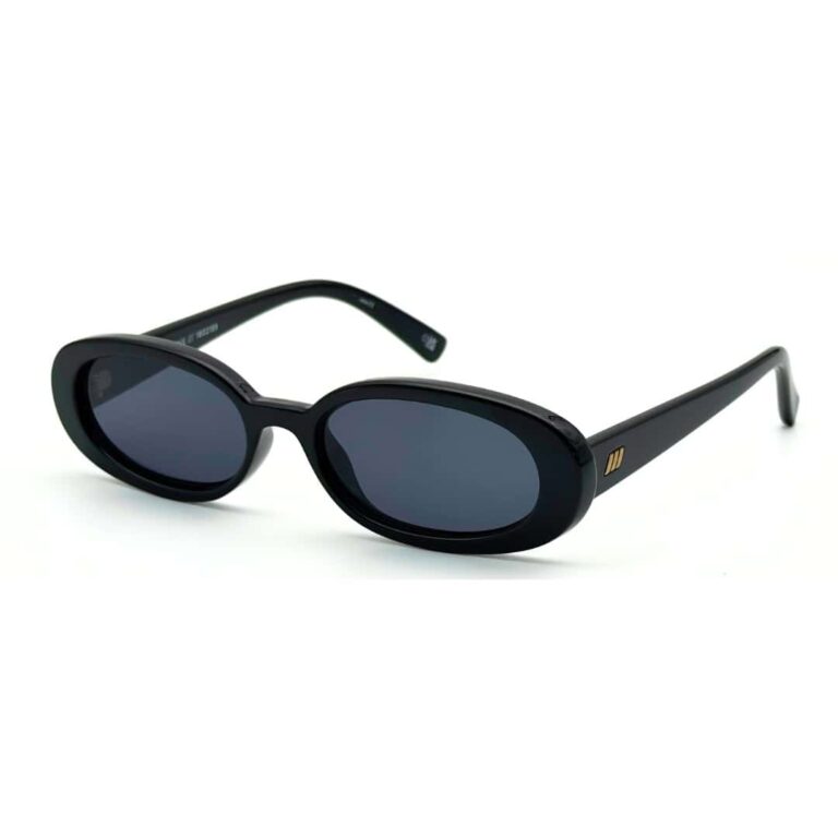 Lunettes soleil Le Specs Outta Love en version classique monture noire avec verres fumés.