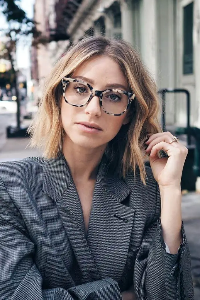 Harmoniser ses lunettes avec son style vestimentaire - AZZABI OPTIC