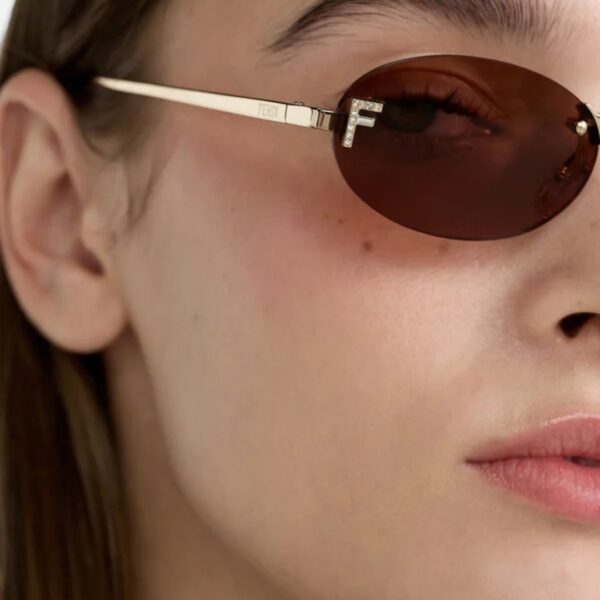 lunettes-soleil-fendi-first-crystal-fe4075us-bordeaux-tunisie.jpg Lunettes de soleil femme FENDI First Crystal FE4075US bordeaux cristaux Tunisie AZZABI OPTIC