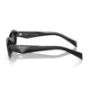 Modèle de lunettes Prada femme SPR 26Z, détail du logo sur la branche.