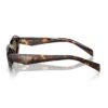 Modèle de lunettes Prada femme SPR 26Z, détail du logo sur la branche.