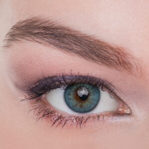 Lentille de contact couleur Ocean Blue de la marque ISEE COLOR, disponible chez AZZABIOPTIC