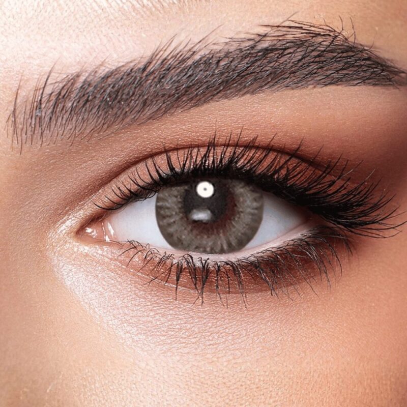 Lentilles de couleur Bella One Day Platinum Grey disponibles chez Azzabi Optic