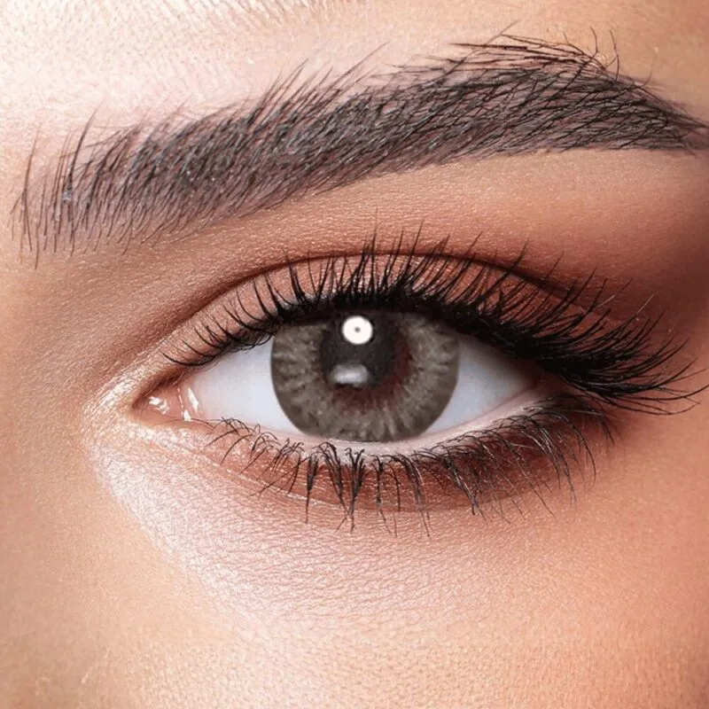 Lentilles de couleur Bella One Day Platinum Grey disponibles chez Azzabi Optic