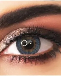 Boîte de lentilles de contact ADORE TRI BLUE chez AZZABI OPTIC Tunisie