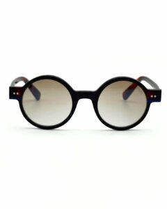 Lunettes de soleil JOW&BRO 2393 noires avec verres marron portées à La Marsa
