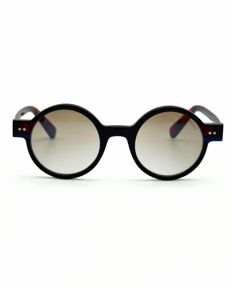 Lunettes de soleil JOW&BRO 2393 noires avec verres marron portées à La Marsa