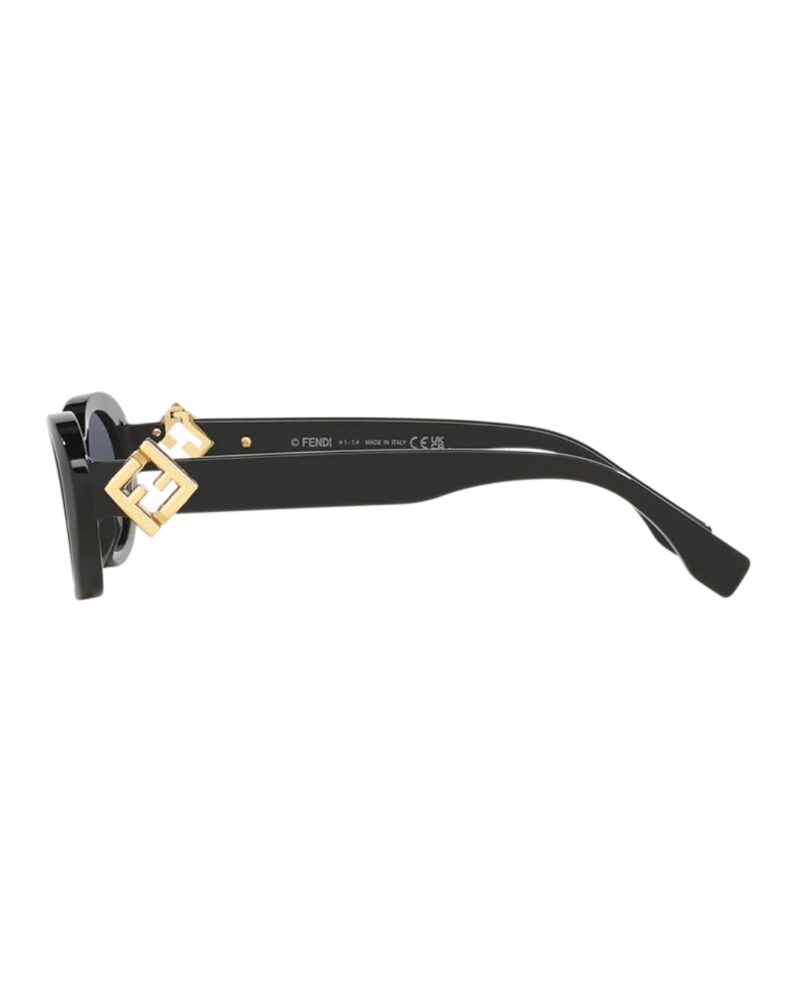 Lunettes de soleil Fendi Tunisie modèle FE40140U en acétate noir, vue de trois quarts avec logo O'Lock doré.
