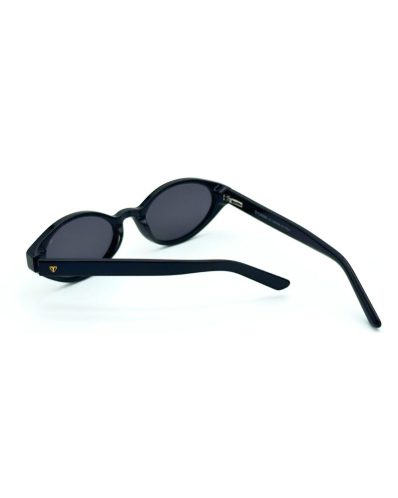 Lunettes Polarisées TUDOR Femme Tunisie Noir T006 Lunettes Polarisées TUDOR Femme Tunisie monture noire brillante verres gris polarisés chez AZZABI OPTIC