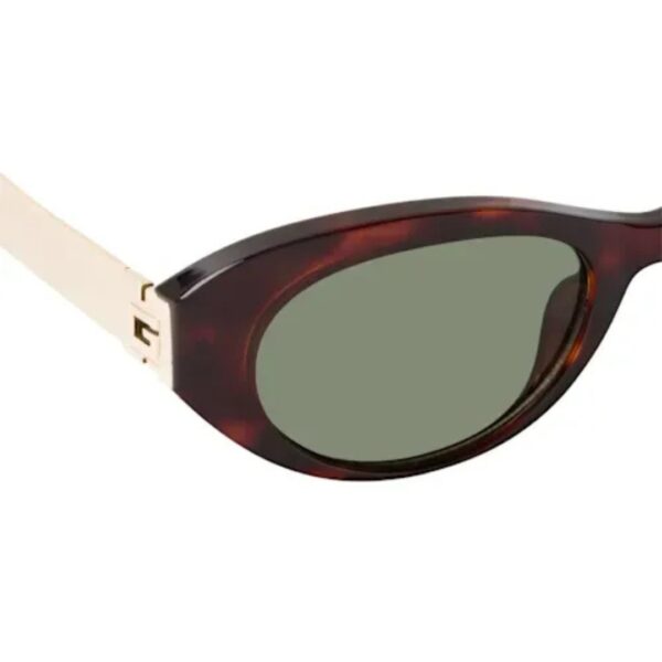 Femme portant les lunettes de soleil Guess Tunisie GU00261H