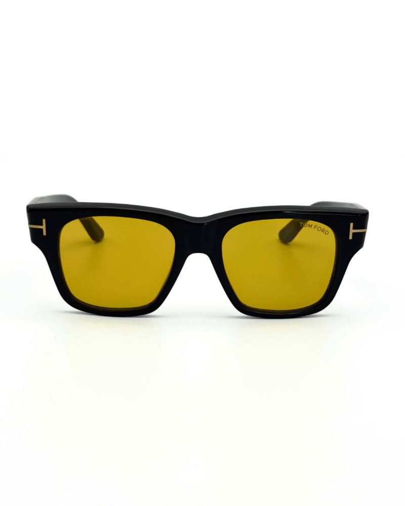 Lunettes de soleil Tom Ford Caine-02 face monture noire et verres jaunes chez Azzabi Optic La Marsa.