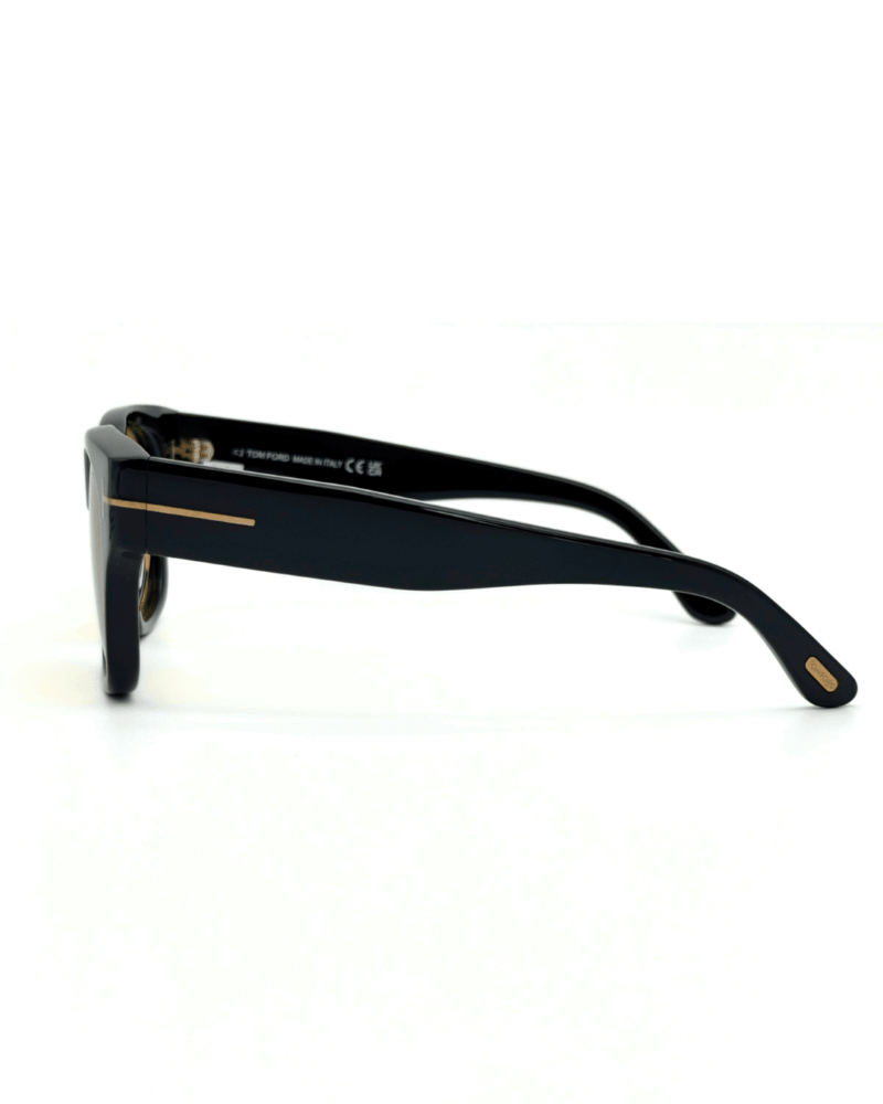 Lunettes de soleil Tom Ford Caine-02 monture noire et verres jaunes chez Azzabi Optic La Marsa.