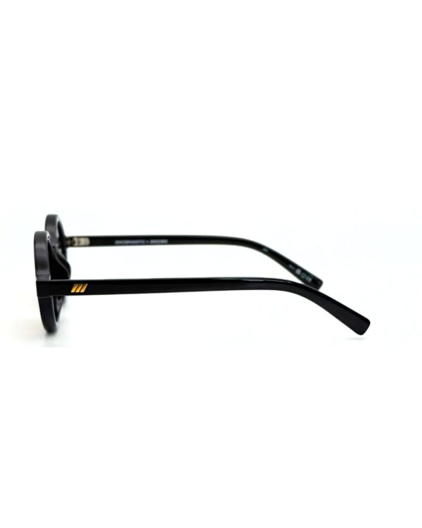 details-branche-logo-le-specs-sycophantic Lunettes de soleil Le Specs Sycophantic en acétate noir chez Azzabi Optic Tunis