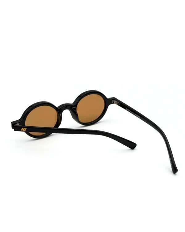 structure-charnieres-interieures-le-specs-sycophantic Charnières renforcées et structure des lunettes Le Specs Sycophantic نظارات