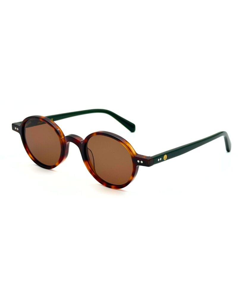 Lunettes de soleil rondes JOW and BRO DJ9143 en acétate écaille marron avec branches vert forêt et verres bruns.