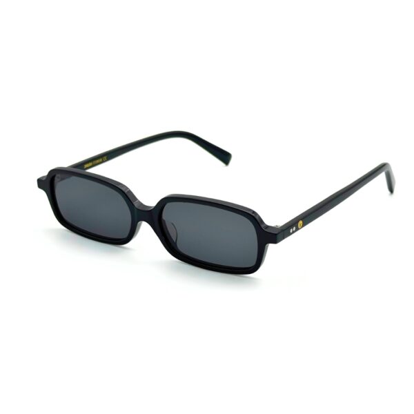 Lunettes de soleil JOW&BRO 9221 Noir Brillant – AZZABI OPTIC Tunisie Lunettes solaires JOW&BRO 9221 de forme rectangulaire basse en acétate noir brillant face et profil.