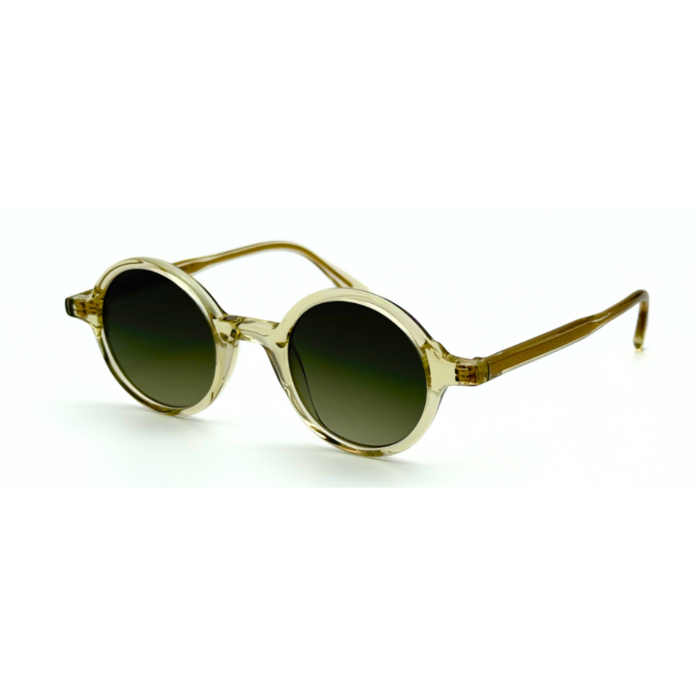 Lunettes de soleil de forme ronde Gigi Studios Greta acétate cristal champagne translucide et verres dégradés olive.