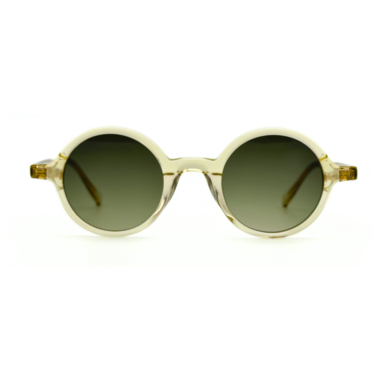 Lunettes de soleil de forme ronde Gigi Studios Greta acétate cristal champagne translucide et verres dégradés olive.