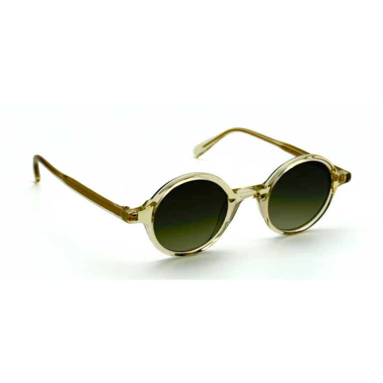 Lunettes de soleil de forme ronde Gigi Studios Greta acétate cristal champagne translucide et verres dégradés olive.