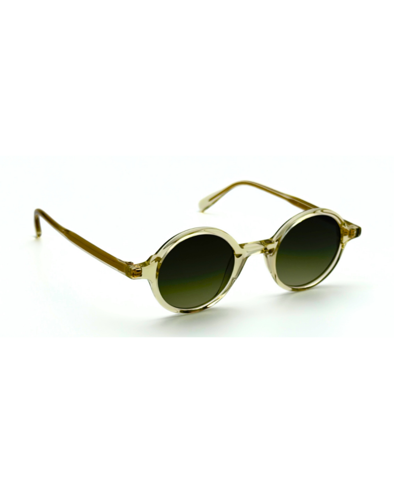 Lunettes de soleil de forme ronde Gigi Studios Greta acétate cristal champagne translucide et verres dégradés olive.