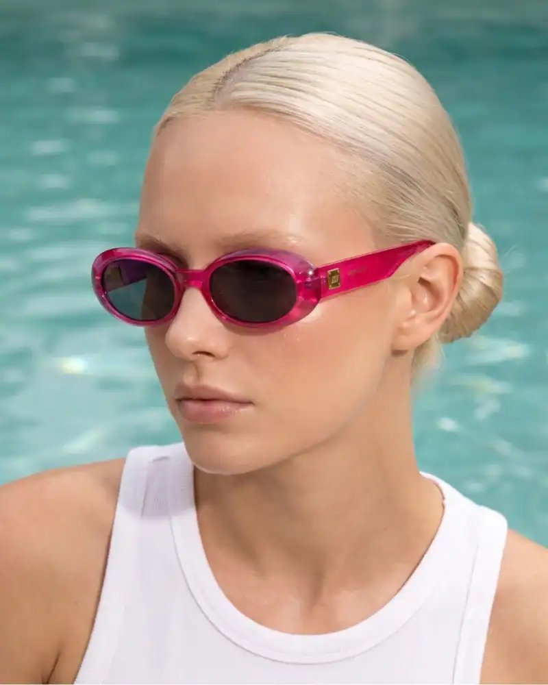 Lunettes de soleil femme transparentes roses Le Specs Work It tendance Y2K