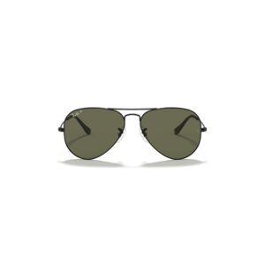 Vue de face des lunettes de soleil Ray-Ban Aviator RB3025 monture noire avec pont double barre et verres verts polarisés.