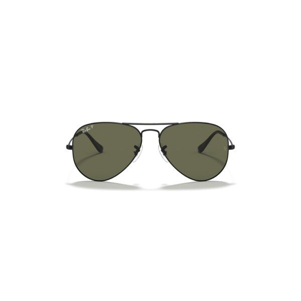 Vue de face des lunettes de soleil Ray-Ban Aviator RB3025 monture noire avec pont double barre et verres verts polarisés.