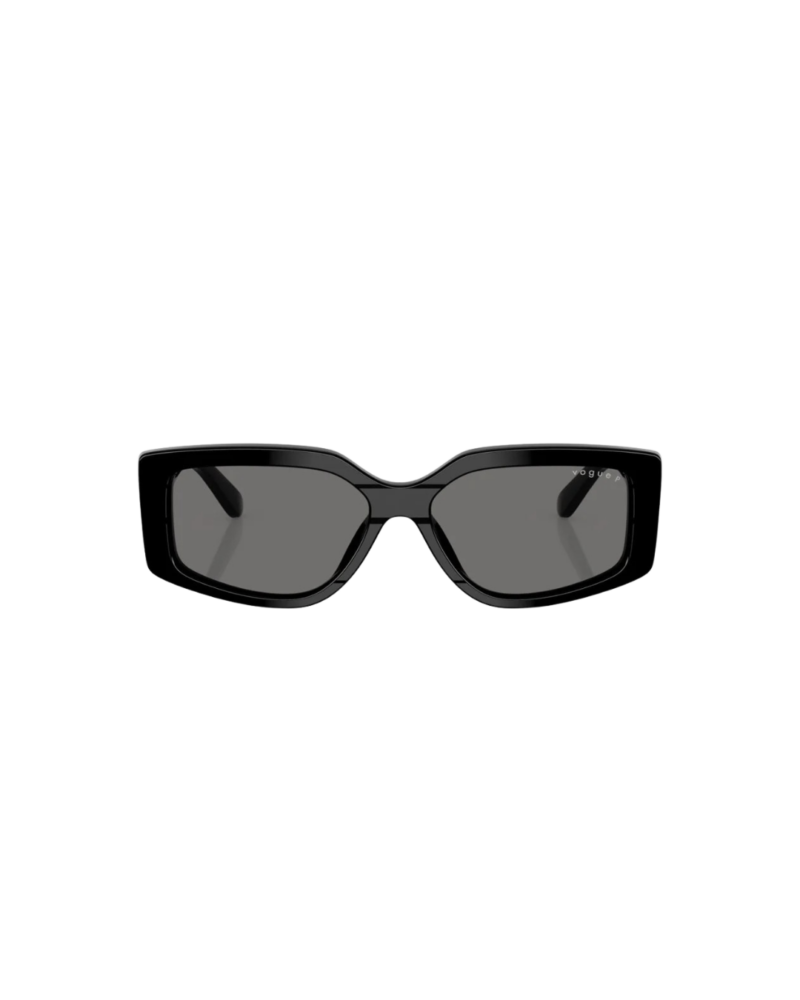 Vue de face des lunettes de soleil femme rectangulaires Vogue VG5642SU W44/81 noir brillant avec verres polarisés catégorie 3