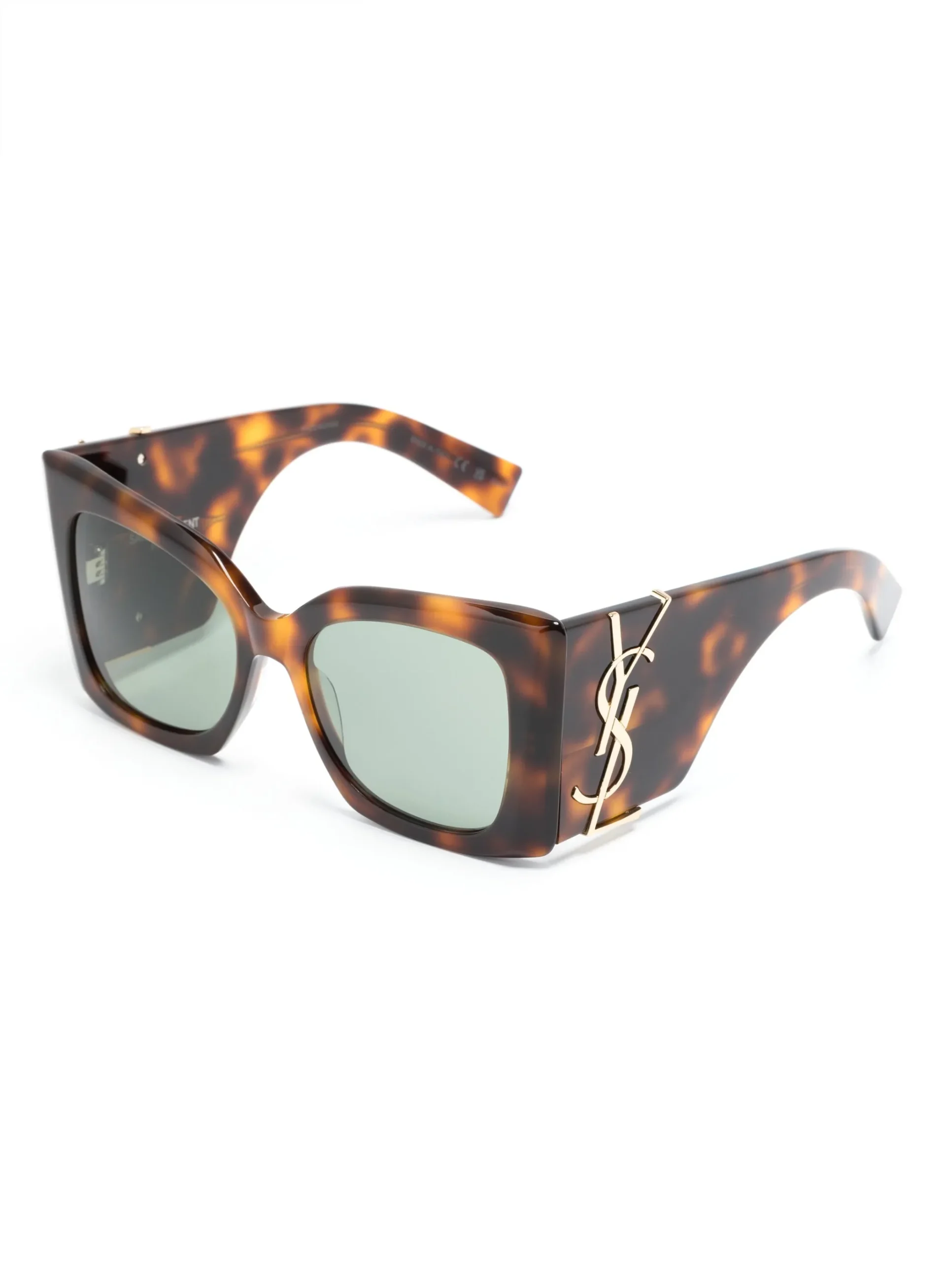 Monture oversize noire chic issue de la tendance lunettes de soleil 2026