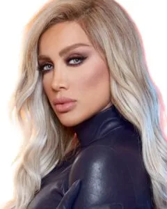 Jeune femme brune portant les lentilles cosmétiques de luxe Bella Glow Husky Gray Green.
