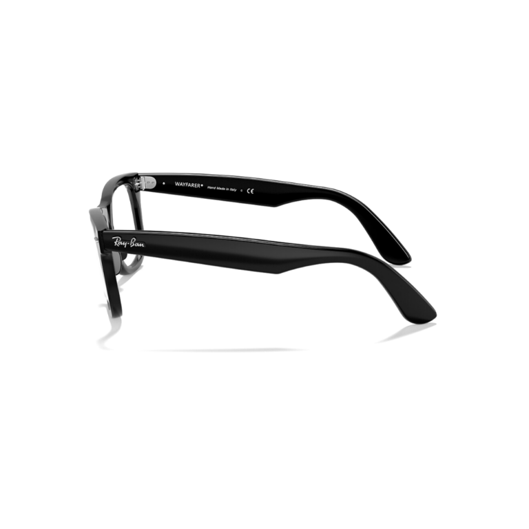 Vue de profil de la lunette Ray-Ban Wayfarer Ease montrant l'inclinaison verticale redressée et la mention Hand Made in Italy.