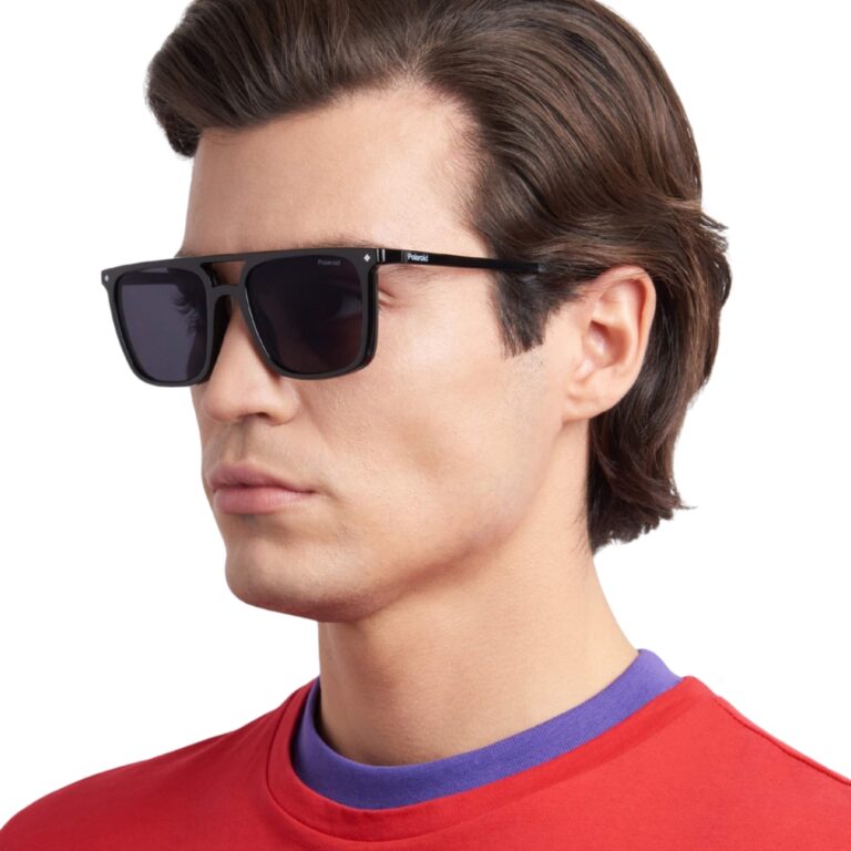 Lunettes optiques carrées noires Polaroid PLD6166CS avec leur clip-on solaire polarisé magnétique détaché au premier plan.