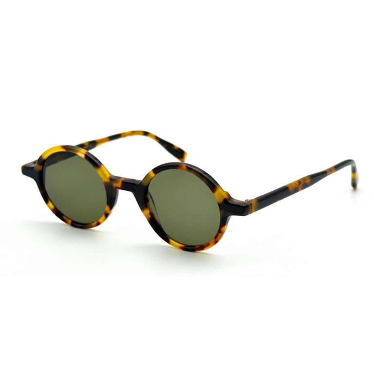 Lunettes de soleil de créateur rondes écaille de tortue Gigi Studios Greta verres vert foncé.