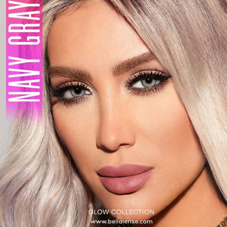 Portrait d'une femme blonde mettant en valeur les reflets bleu-gris des lentilles Bella Glow Navy Gray.
