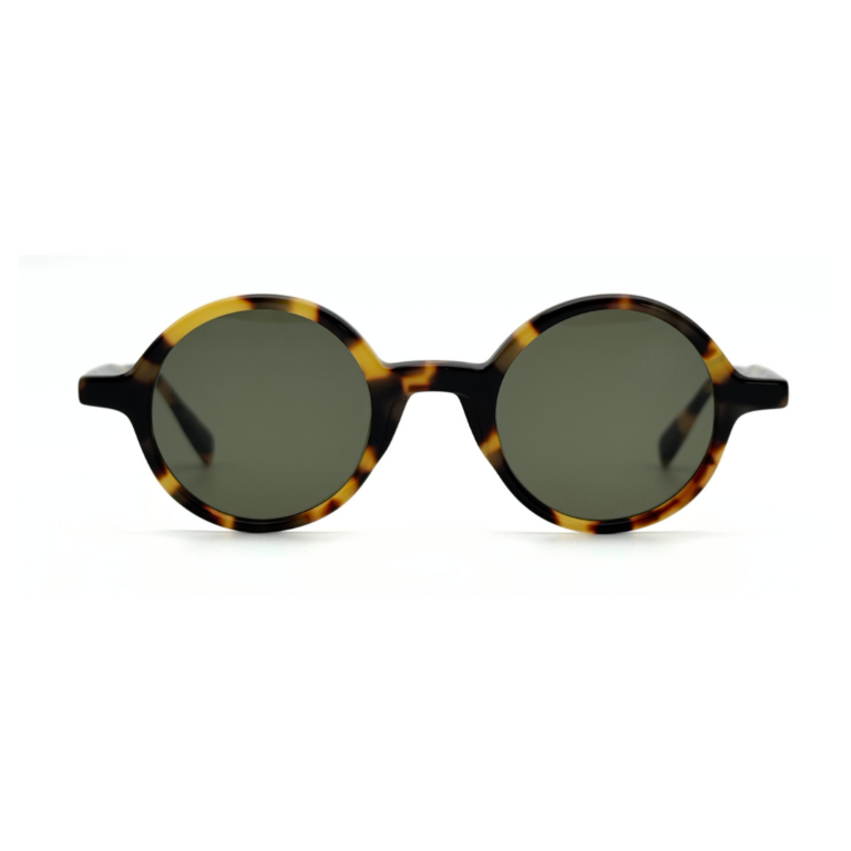 Lunettes de soleil de créateur rondes écaille de tortue Gigi Studios Greta verres vert foncé.
