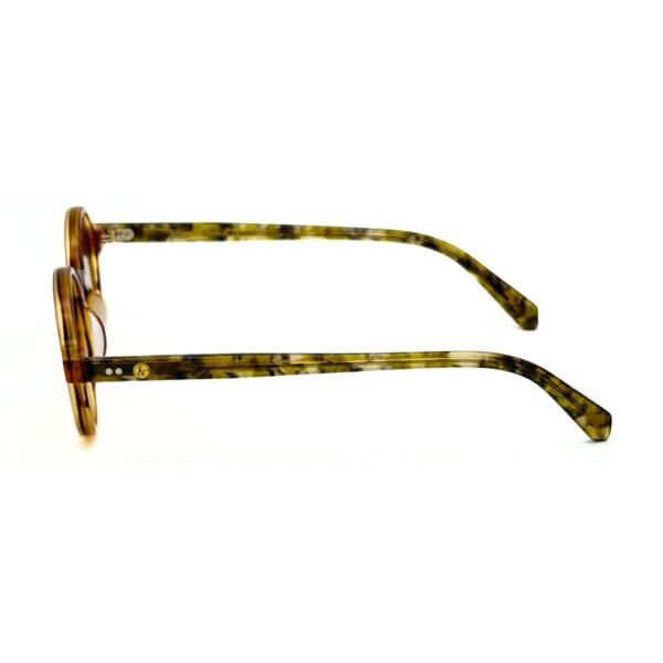 Lunettes de soleil rondes JOW and BRO DJ9143 en acétate écaille de tortue miel ambrée avec branches marbrées et verres dégradés bruns.
