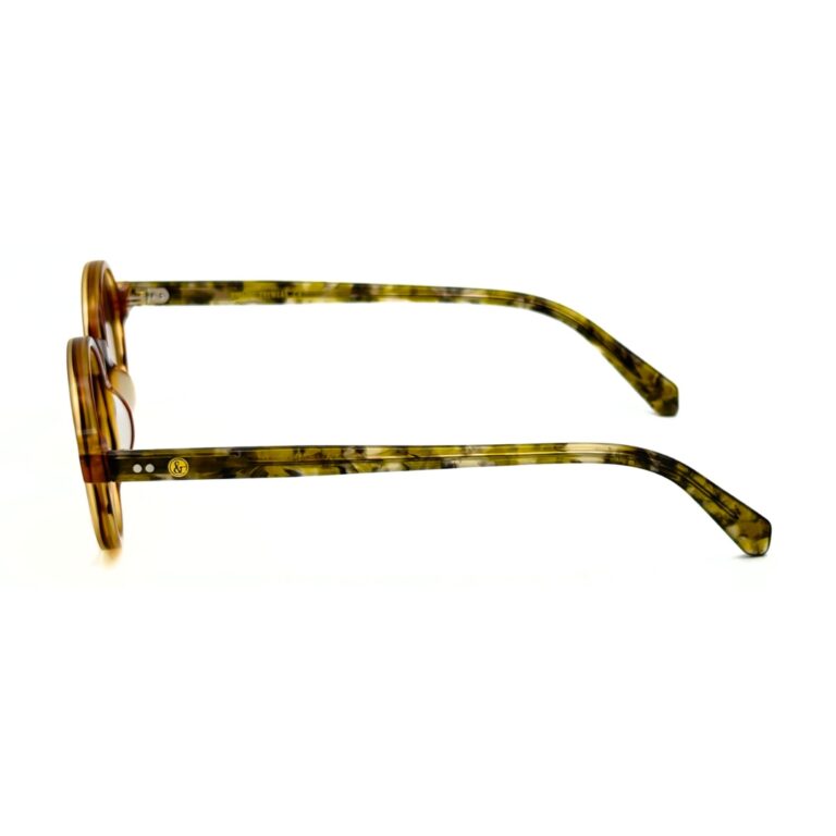 Lunettes de soleil rondes JOW and BRO DJ9143 en acétate écaille de tortue miel ambrée avec branches marbrées et verres dégradés bruns.