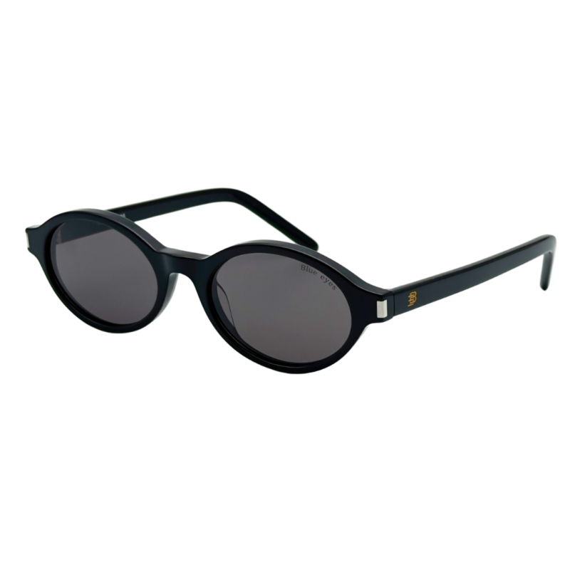 Lunettes de soleil BLUE EYES AT1148 en acétate noir brillant et verres gris fumé vue de trois-quarts avec logo BE doré sur tenon
