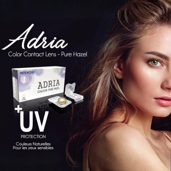 Visuel promotionnel ADRIA Pure Hazel avec boîte, blister de lentille et modèle féminin.