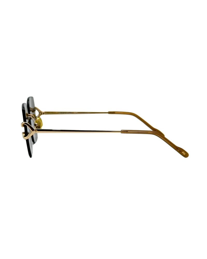 lunettes-de-soleil-noe-noah-tubo-profil-branche-doree Détail de branche et charnière en boucle NOE & NOAH TUBO métal doré avec manchons champagne