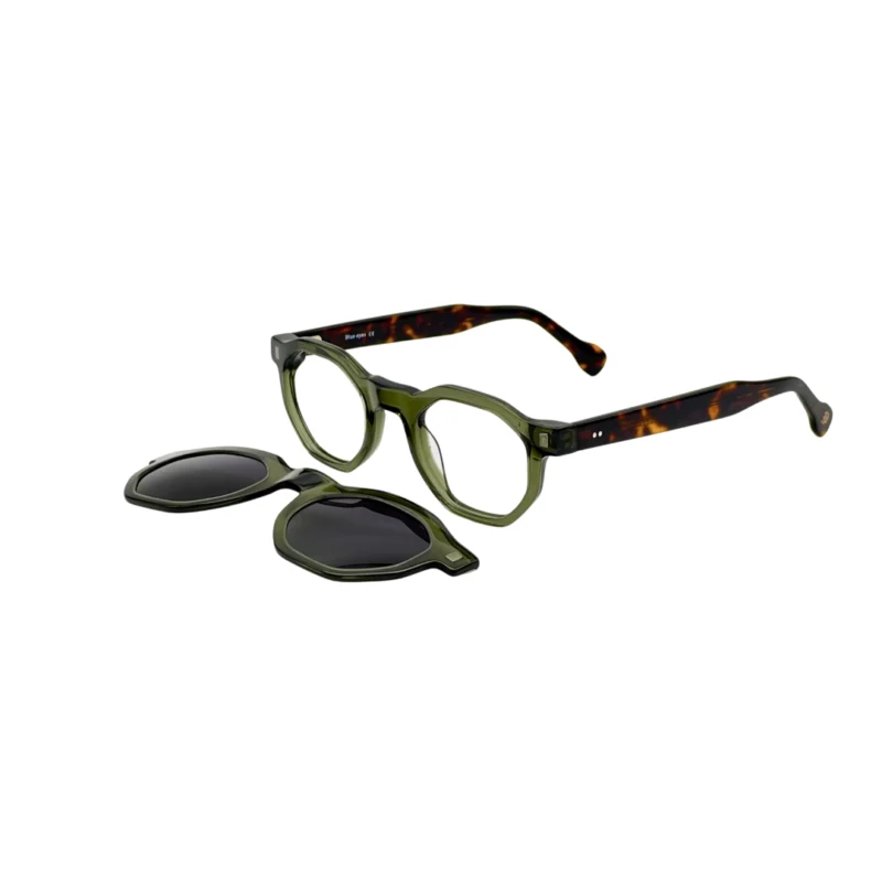 Ensemble 2-en-1 lunettes de vue clip on Tunisie Blue Eyes BE5010 : monture vert translucide posée à côté de son clip solaire noir amovible.