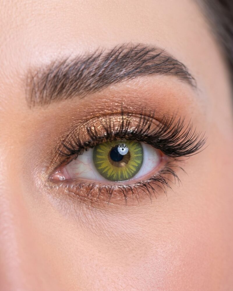 Lentilles vertes Soft Vision F-Green portées chez AZZABI OPTIC en Tunisie