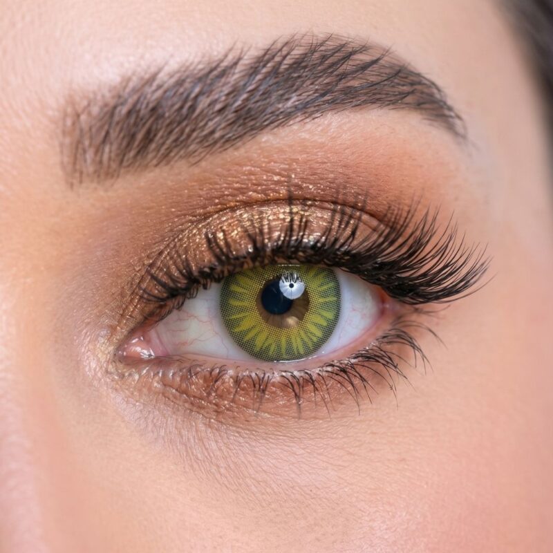 Lentilles vertes Soft Vision F-Green portées chez AZZABI OPTIC en Tunisie