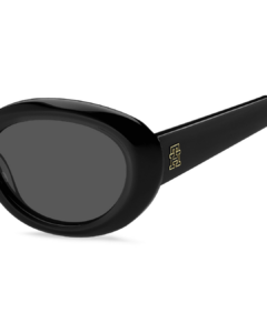 Gros plan du logo monogramme doré TH en relief sur la branche en acétate noir Tommy Hilfiger TH 2207/S