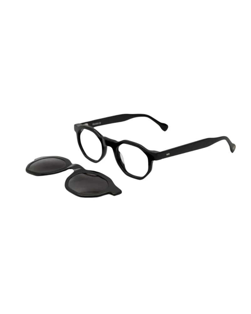 Kit 2-en-1 complet : lunettes de vue clip on Tunisie modèle Blue Eyes BE5010 noir posées à côté de leur clip solaire amovible.