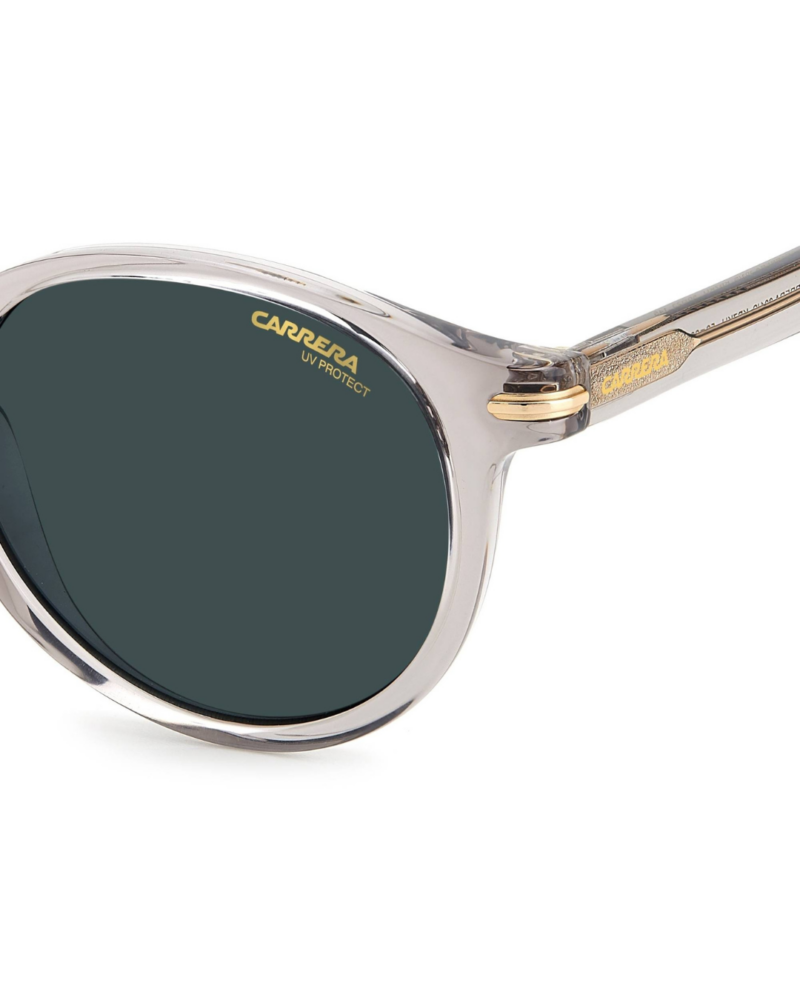 Détail Orfèvrerie Carrera 301/S - Logo Or et Verre UV Protect Gros plan charnière dorée et gravure UV Protect sur Lunettes de soleil Carrera 301/S gris