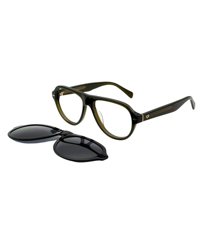 Monture optique KAVAK KV6001 C3 en acétate vert forêt translucide vue de trois quarts avec son clip solaire magnétique détaché
